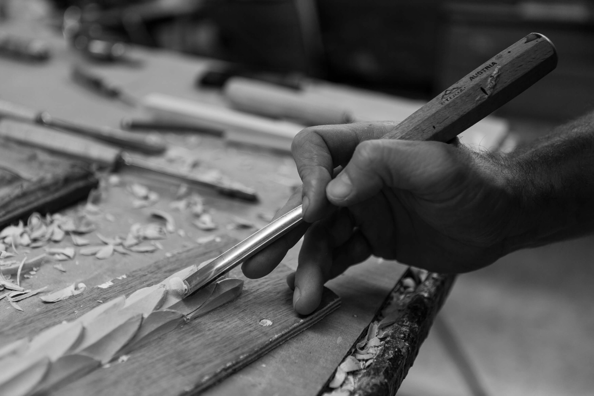 Hand-carving frames at Bourlet