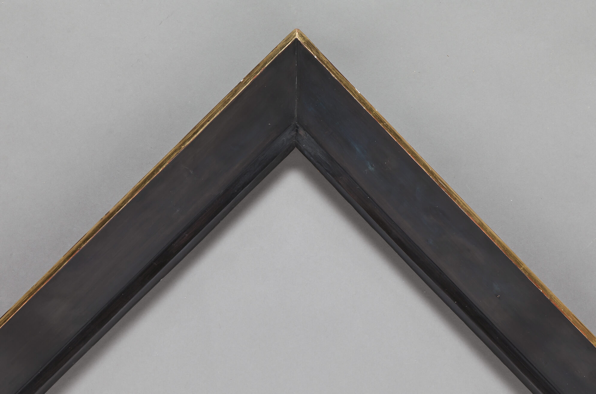 Angula Frame with Top Gilded Edge